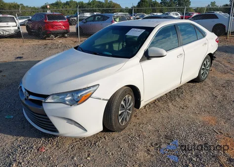 2015 Toyota Camry Hybrid Le z USA, uszkodzony, nr VIN 4T1BD1FK9FU167661